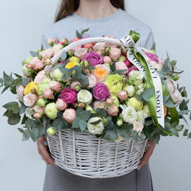 Flower in a Basket ‹BASKET› with peony roses